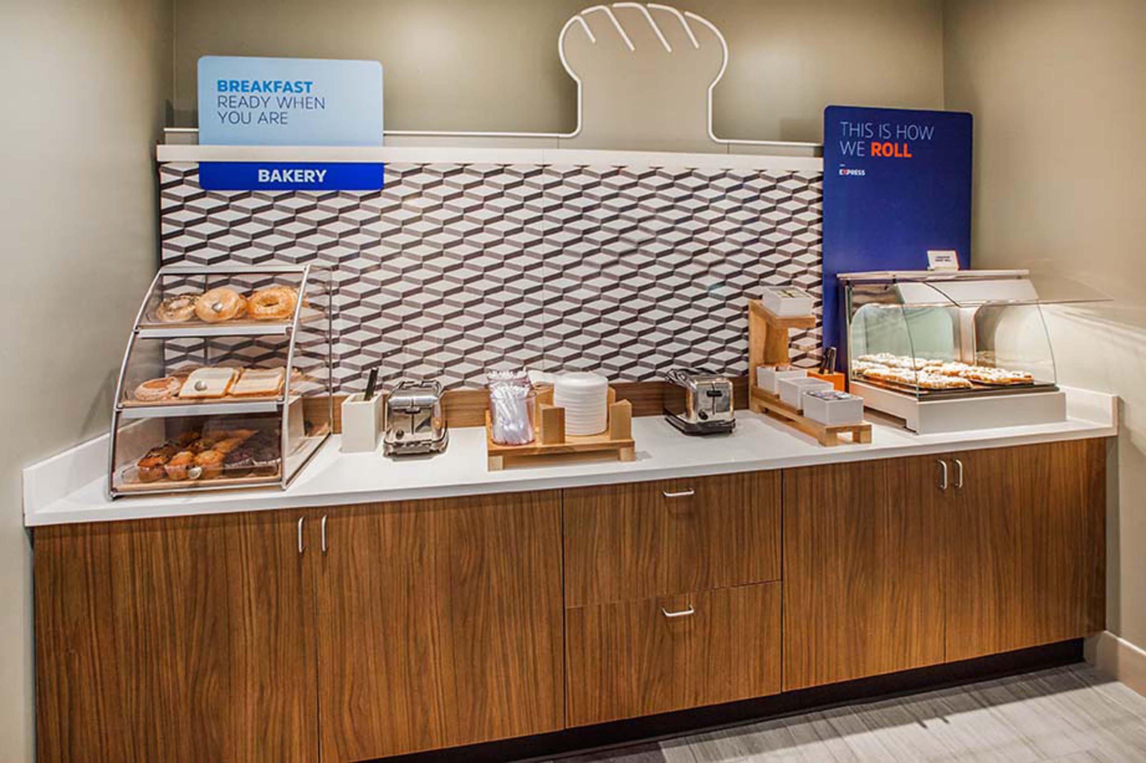 Express & - Idaho Center By Ihg